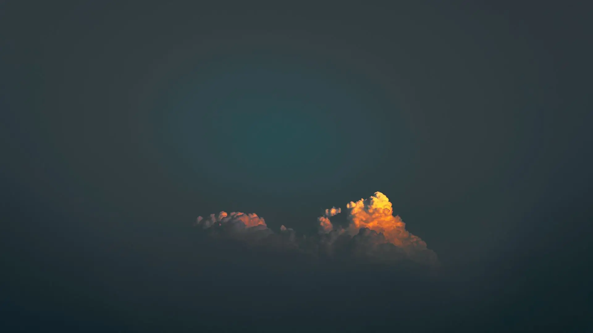 Leuchtende Wolke im Dunkel – Symbol für Hoffnung und Menschlichkeit im Gaza-Israel-Konflikt