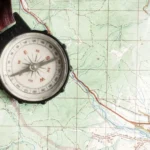 Kompass auf Karte - System-Porträts politischer Systeme